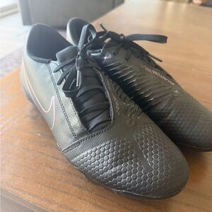 Nike Men’s phantom venom soccer cleats